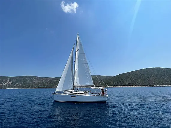 Sun Odyssey 349 - External image