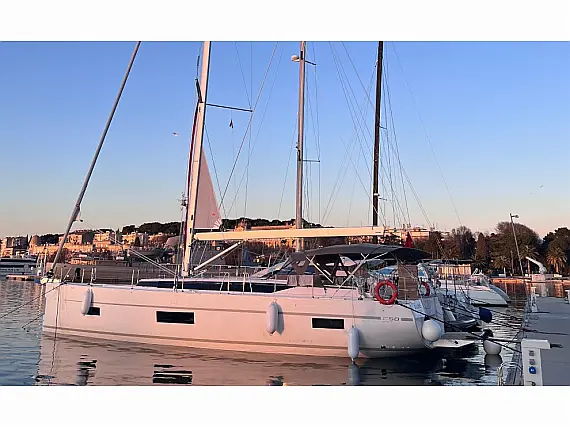 Bavaria C50 - External image