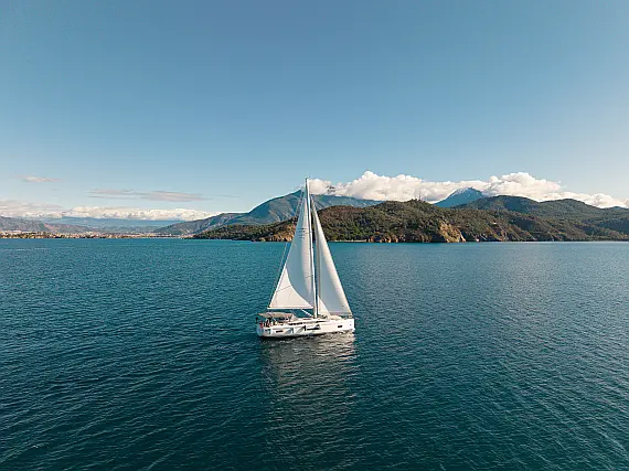 Bavaria C46 - External image