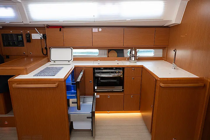 Bavaria C46 - 