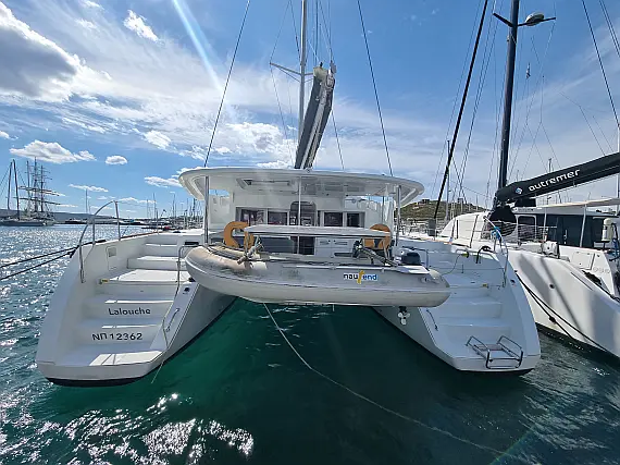 Lagoon 450F - External image