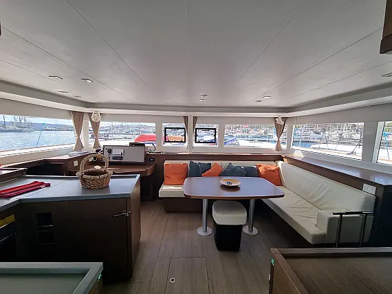 Lagoon 450F - Internal image