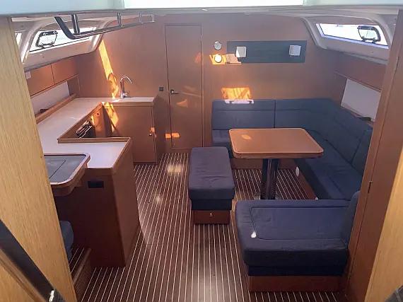 Bavaria Cruiser 51 - Internal image