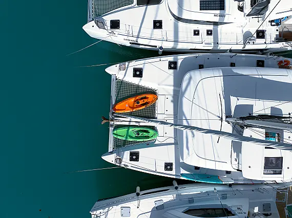 Lagoon 42 - External image