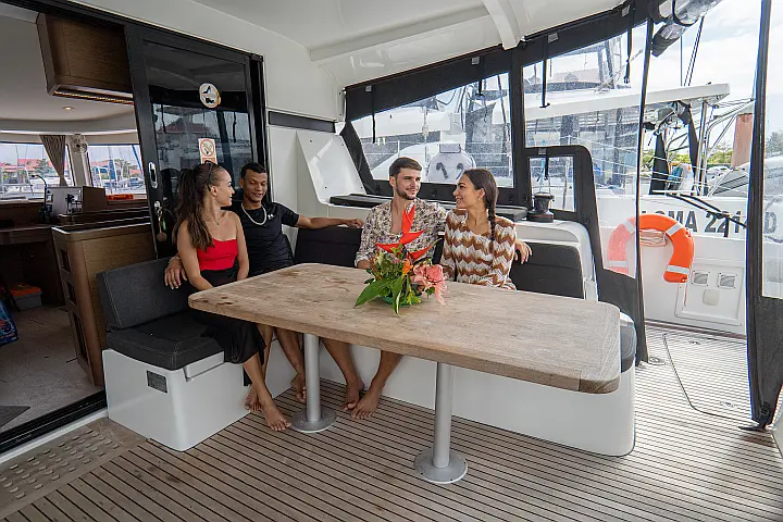 Lagoon 42 - back saloon