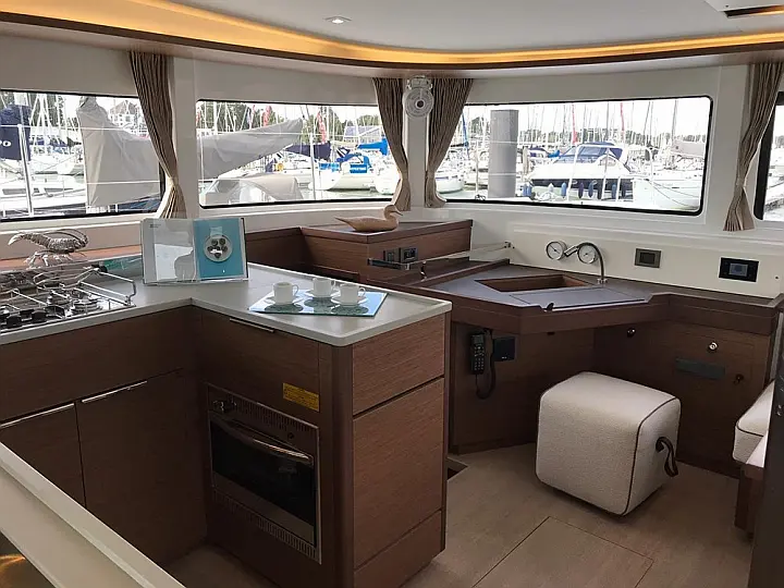 Lagoon 46 Fly - 
