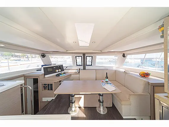 Lucia 40 AC & GEN - Internal image