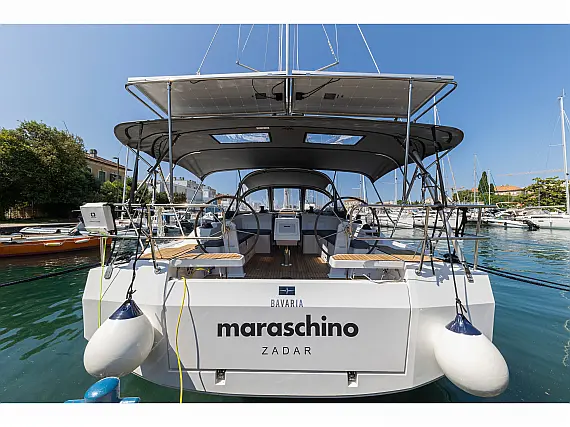 Bavaria C42 - External image