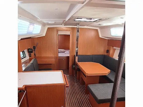 Bavaria  C42 - Internal image
