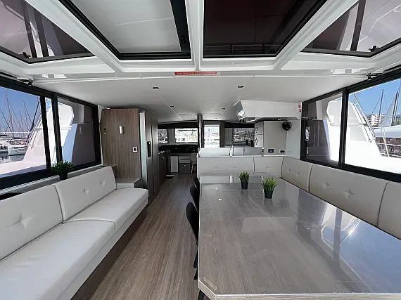 Bali 4.8 (6+2 cab) - Internal image