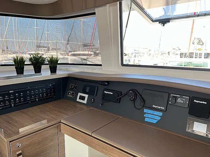 Bali 4.8 (6+2 cab) - 