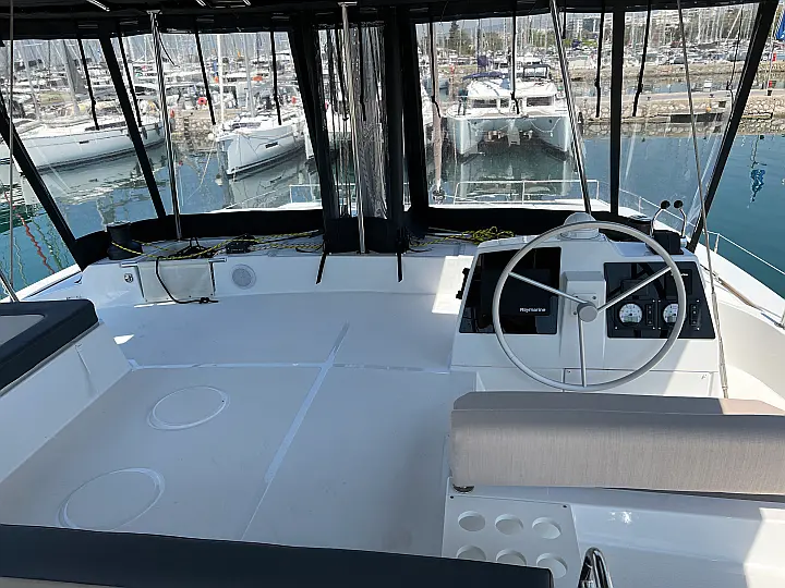 Bali 4.8 (6+2 cab) - 