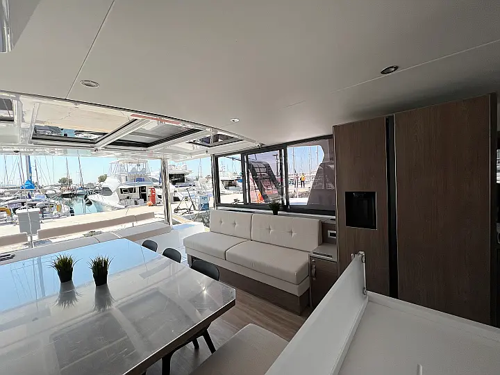 Bali 4.8 (6+2 cab) - 