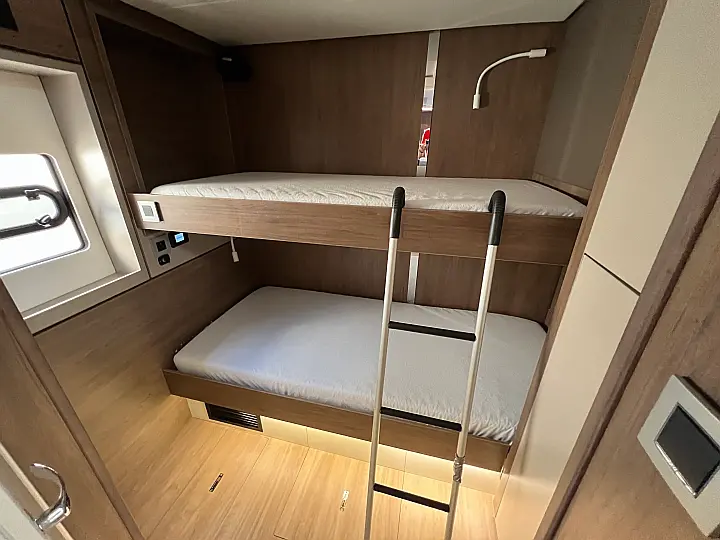 Bali 4.8 (6+2 cab) - 