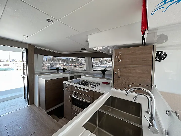 Bali 4.8 (6+2 cab) - 