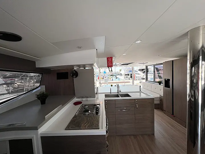 Bali 4.8 (6+2 cab) - 