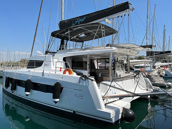 Bali 4.8 (6+2 cab) - 