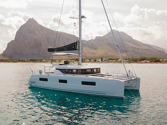 Lagoon 46 - External image