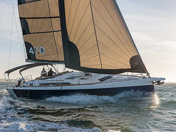 Dufour 470 owner's version. - External image