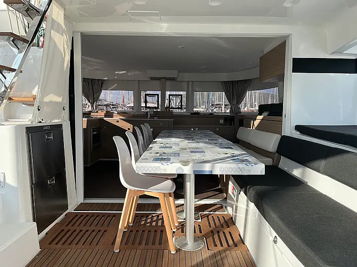 Lagoon 43 - 