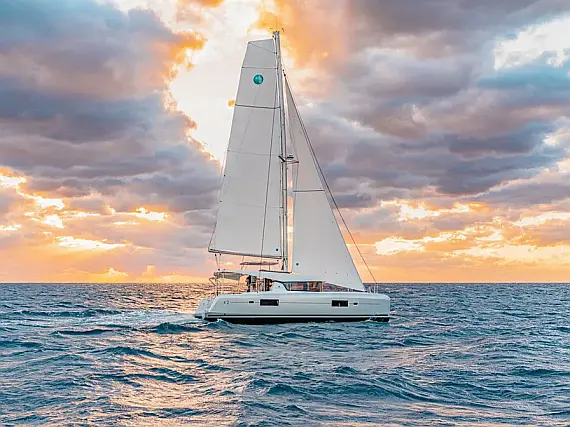 Lagoon 42 - External image