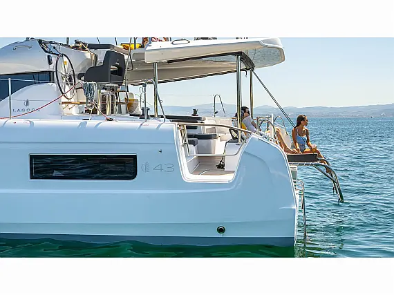 Lagoon 43 - External image