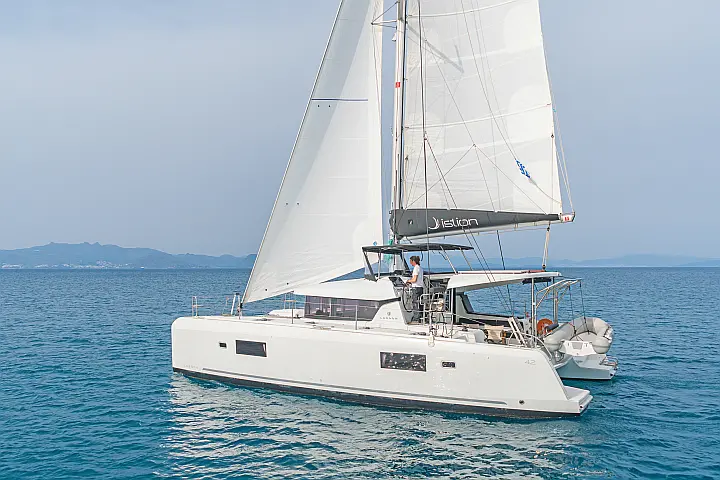 Lagoon 42 A/C & GEN - 