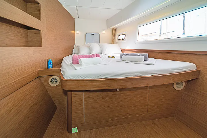 Lagoon 42 A/C & GEN - 
