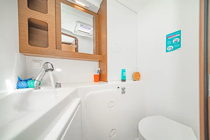 Lagoon 42 A/C & GEN - 