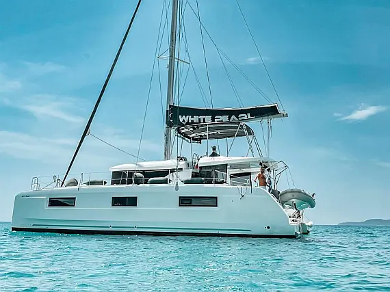 Lagoon 46 - External image