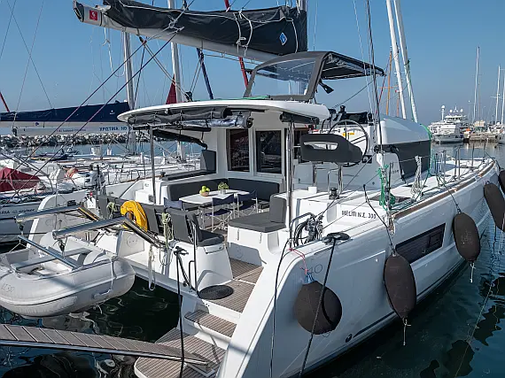 Lagoon 40 - External image