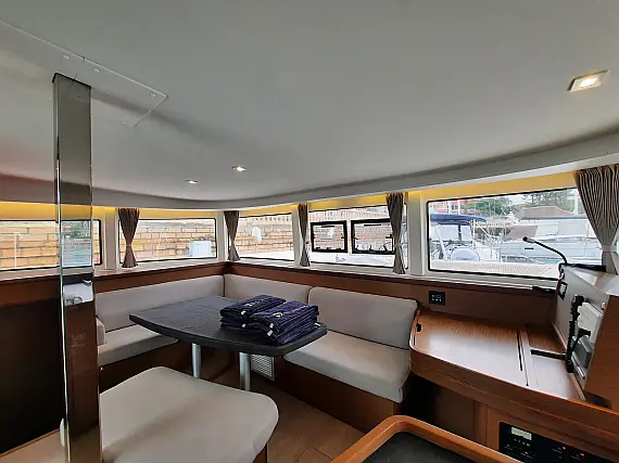 Lagoon 42 - Internal image