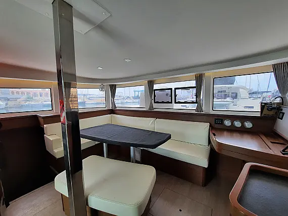 Lagoon 42 - Internal image