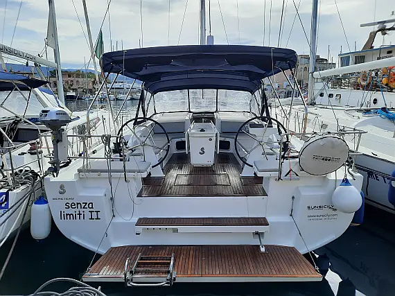 Oceanis 51.1 - External image