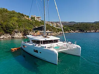 Lagoon 42 - External image