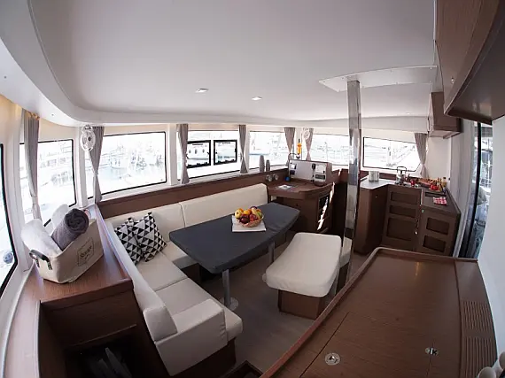 Lagoon 42 (4 dbl / 1 single ) - Internal image