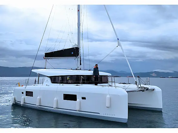 Lagoon 42  - External image