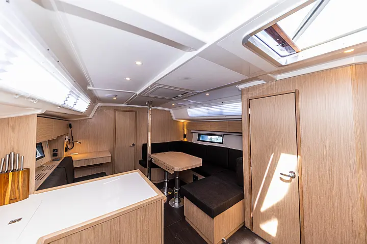 Bavaria C42 - 