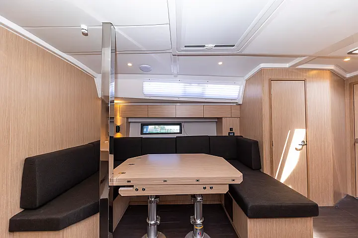 Bavaria C42 - 