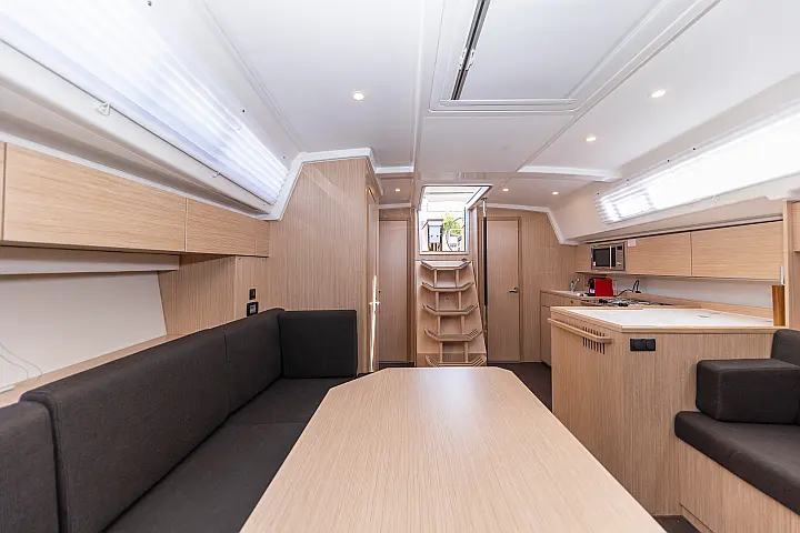 Bavaria C42 - 