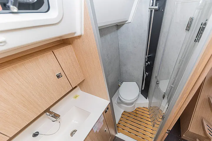 Bavaria C42 - 