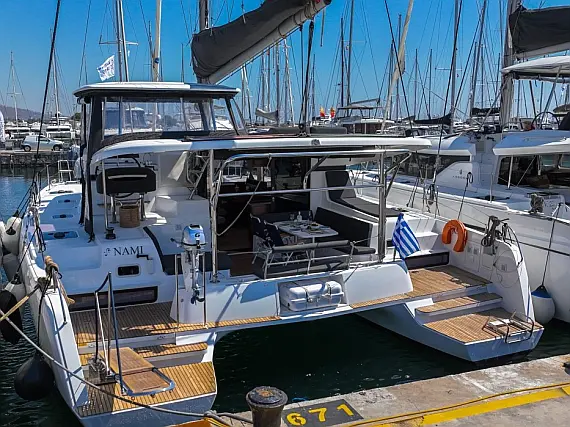 Lagoon 42 - External image