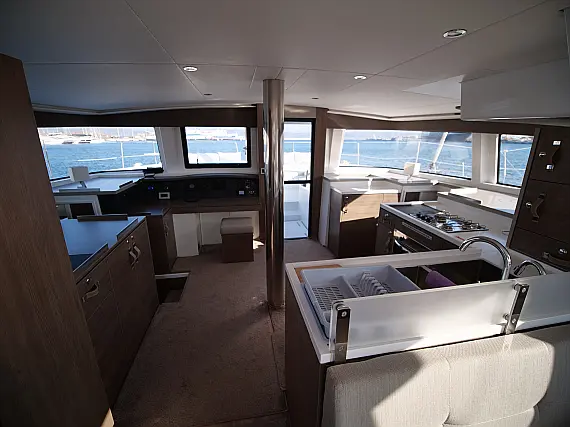 Bali 4.8 (5+2 cab) - Internal image