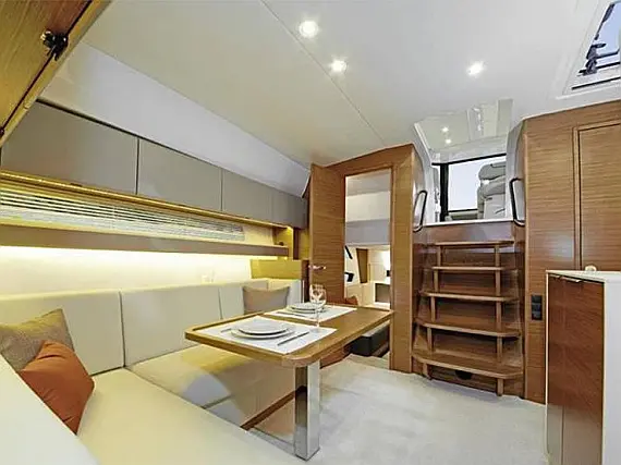 Bavaria Sport 450 HT - Internal image