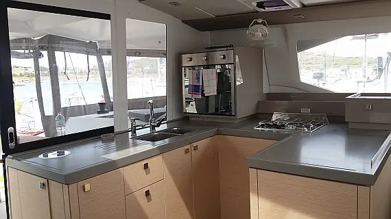 Astréa 42 - Internal image