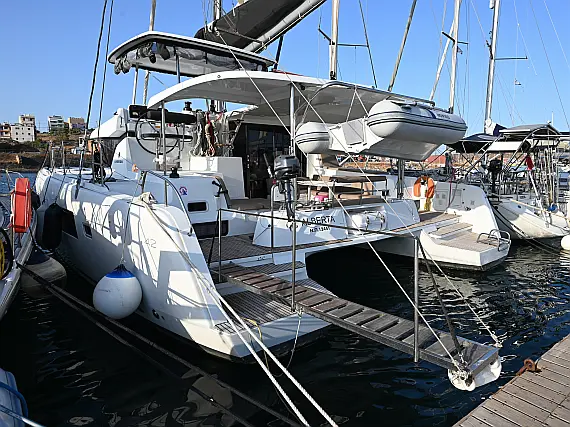 Lagoon 42 - External image