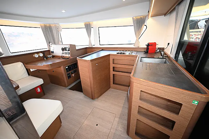 Lagoon 42 - 