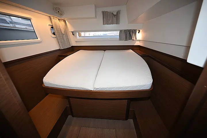 Lagoon 42 - 