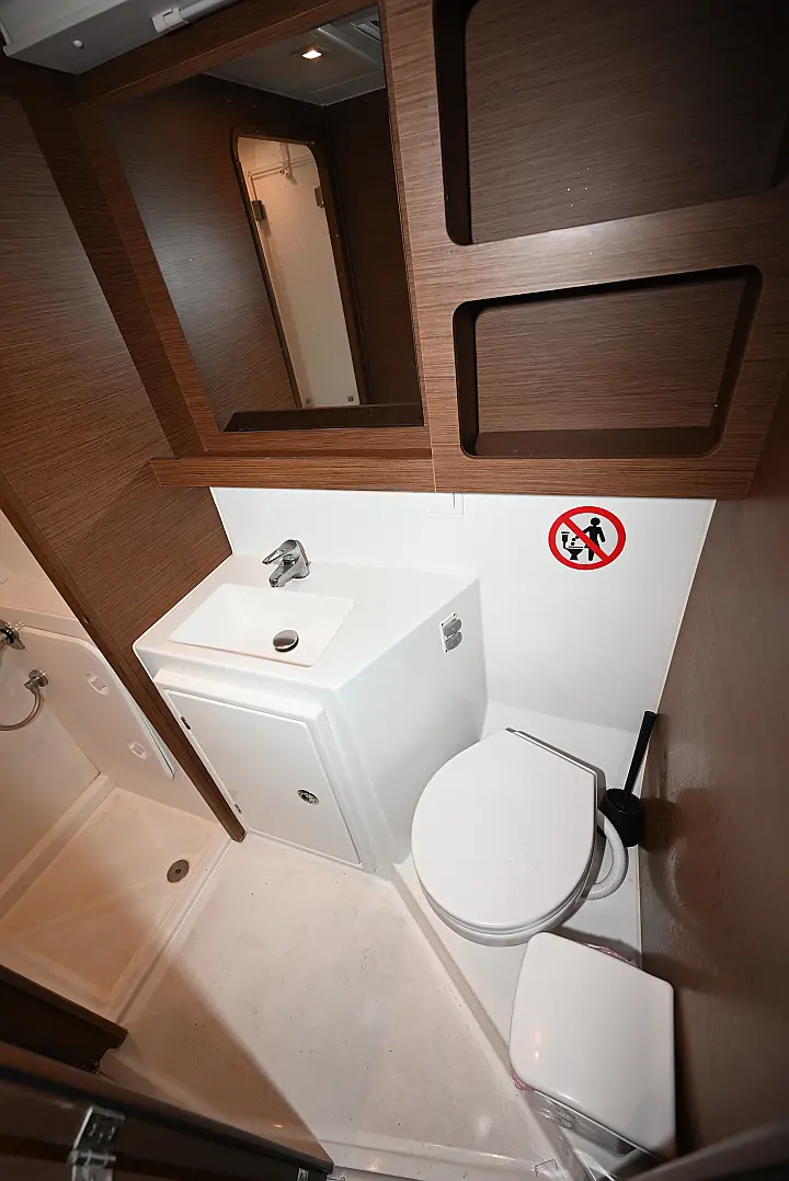 Lagoon 42 - 