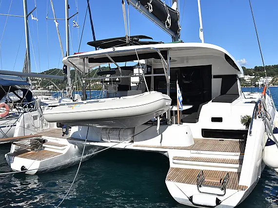 Lagoon 42 (AC, Gen, Watermaker) - External image